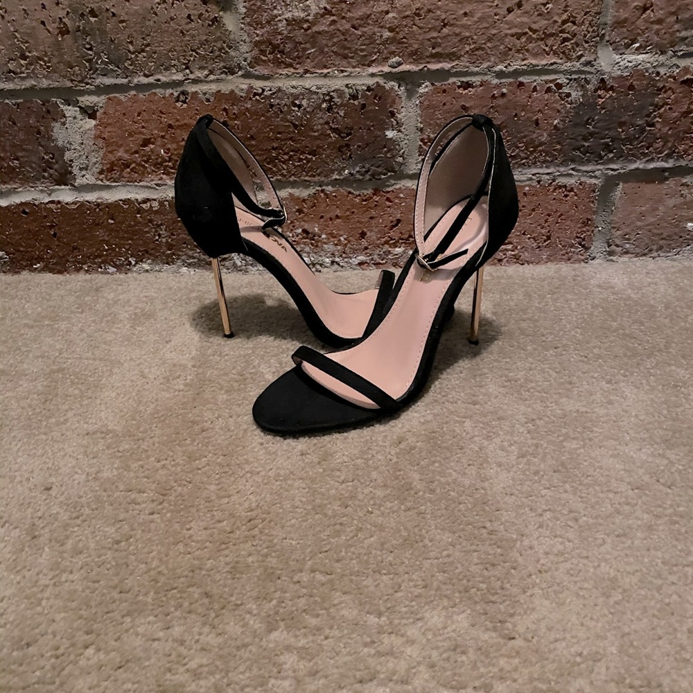 😻Ankle strap gold Stiletto heels!